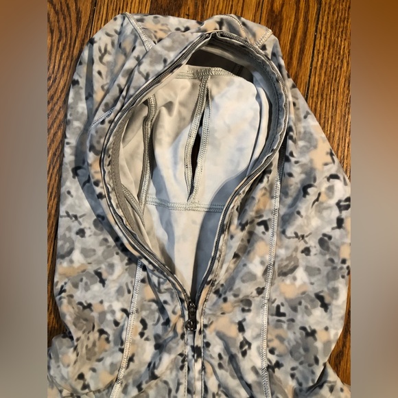 Lululemon Lightened Up Pullover - Picture 3 of 13